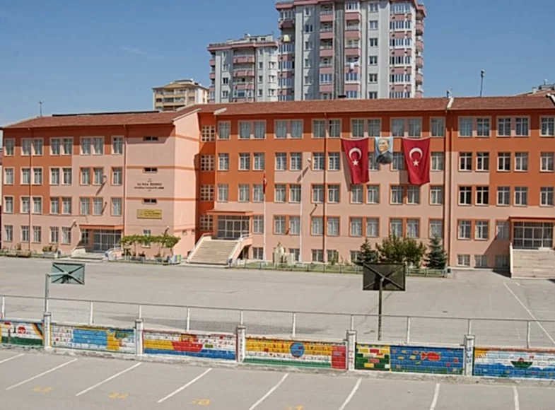 ali-riza-ozdereci-kiz-anadolu-imam-hatip-lisesi